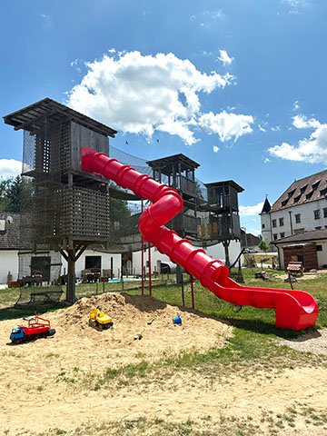 Zábavní park pro děti Lanové centrum s tobogánem Zábavní park pro děti Lanové centrum s tobogánem
