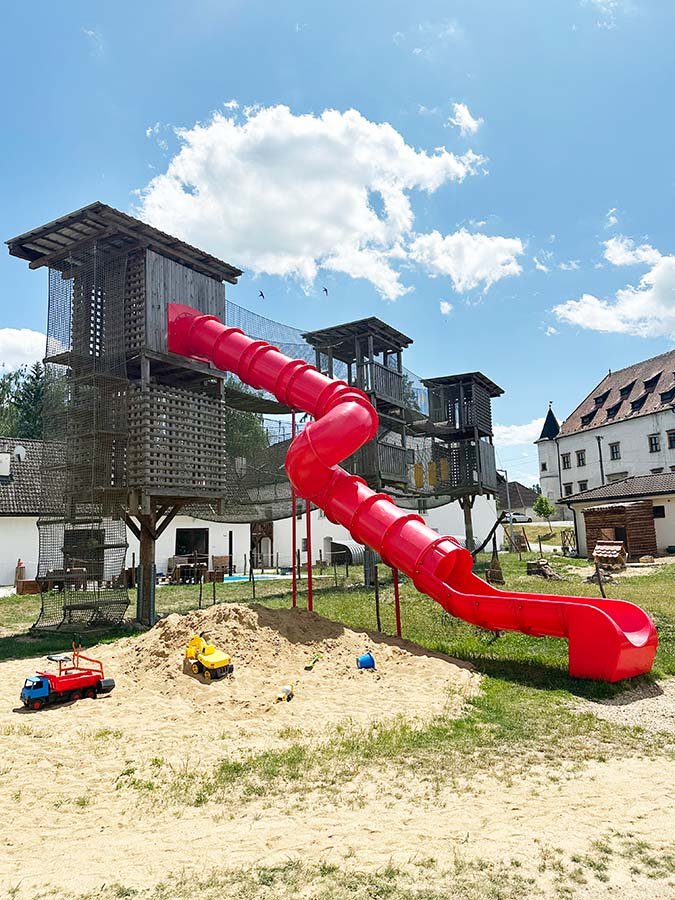 Znojmo Zábavní park pro děti Lanové centrum s tobogánem nova